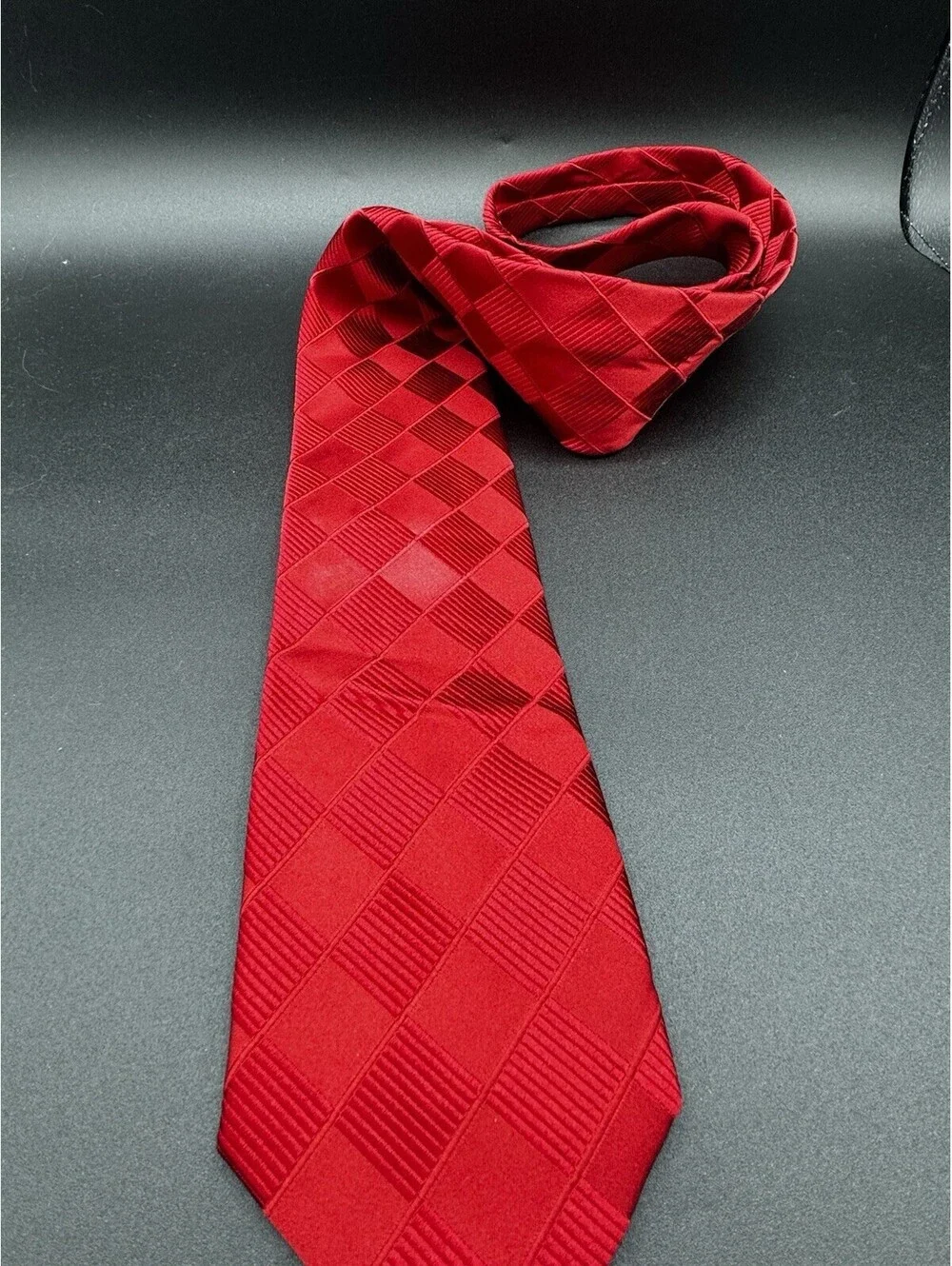 Donald J Trump Signature Collection Red Silk Tie Gold Hardware 60” x 3.5”